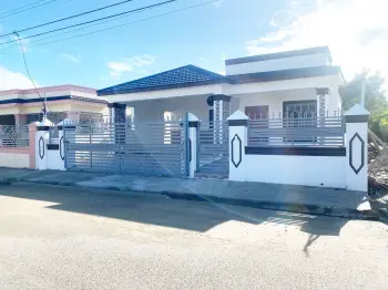 Casa en venta en la barranquita excelente ubicación y condición