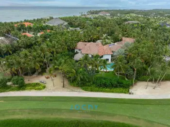 Jochy real estate vende villa en puntacana resort  club r.d