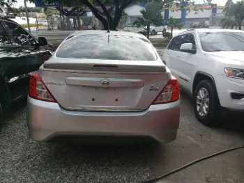Nissan versa 2018 recién importado le recibimos su vehiculo y garanti