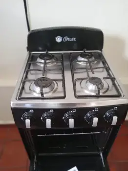 Estufa semi nueva en santo domingo oeste