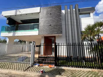 Casa cerca de corona plaza 4 hab piscina usd 460000