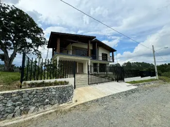 Casa en venta en proyecto cerrado en jarabacoa en la vega