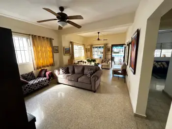 Vendo  casa  2 niveles en gascue remodelar  demoler para construccion