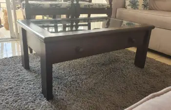 Mesa de centro con gaveta caoba en la romana