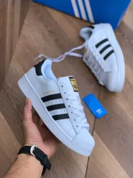 Tenis teni adidas clasico caco de goma  2k25