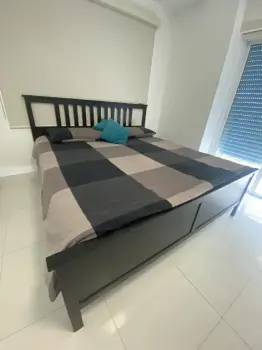 Cama ikea y colchón simmons king