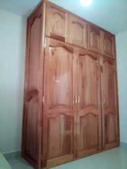Closet en madera de caoba