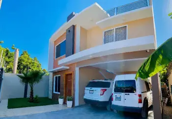Se vende esta casa  en santo domingo dn