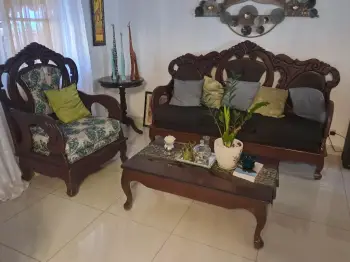 Juego sala caoba buen estado. poco tiempo tapizado
