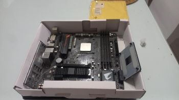 Placa madre gigabyte b450 aorus m con procesador amd ryzen 5 2600 con