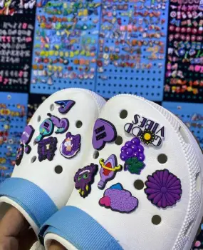 Variedad de charms para crocs muchisima variedad