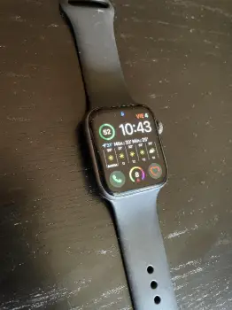 Se vende apple watch 4 de 44mm