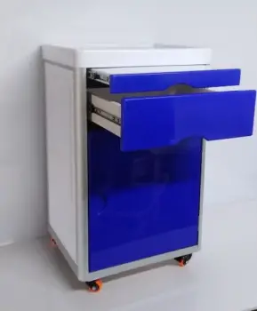 Mesa de hospital con ruedas
