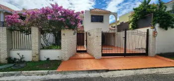 En venta casa de oportunidad en arroyo hondo iii