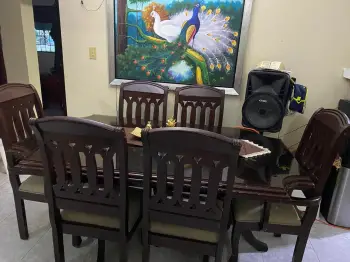 Vendo juego de sala en caoba con mesa de centro y mesa lateral