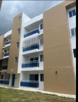 Alquiler de apartamento de 3 habitaciones con terraza privada en autop