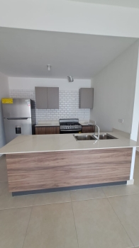 Alquilo apartamento en  seralles piso alto