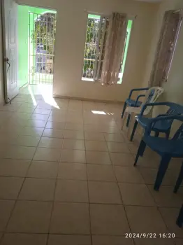 Ensanche isabelita cerca de ave. españa casa dos niveles