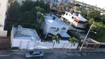 Hermosa casa dos niveles ensanche isabelita cerca de ave españa