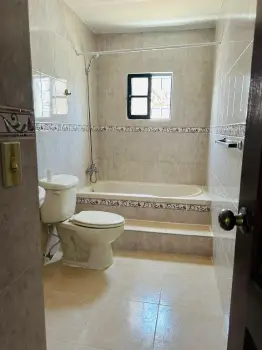 Se renta casa unifamiliar con piscina