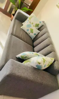 Muebles de dos piezas uno de tres prersonas y uno de dos