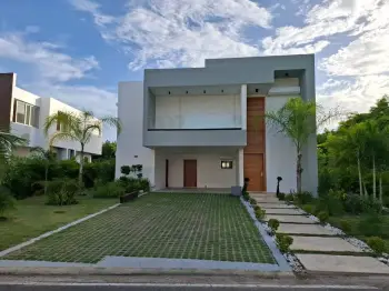 Hermosa villa en el residencial golden village