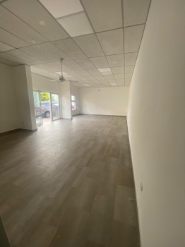 Local en alquiler en primer nivel y frente comercial en bella vista