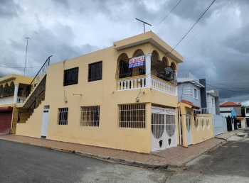 Rento casa 2do piso de 2 habitaciones marquesina...autopista san isidr