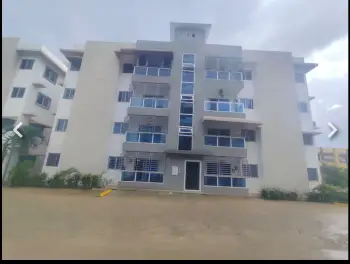 Se alquila apartamento 3er nivel con 3 habitaciones