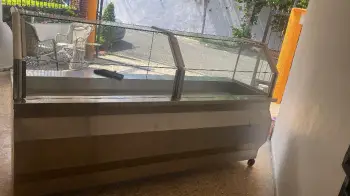 Vendo exhibidor baño maría en buen estado solo un año de uso