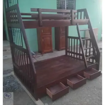 Camarote en madera con escalera