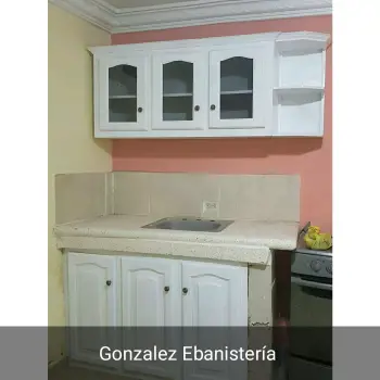 Gabinete blanco pequeño