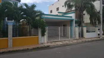 Casa de tres habitaciones en urbanización romana del oeste