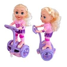 Muneca con patineta