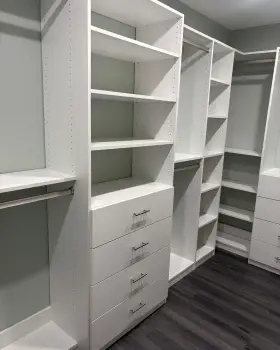 Closet moderno en blanco de orden a tus medidas