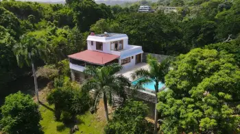Villa de lujo con vista al mar en las terrenas a solo 3 minuto de la p