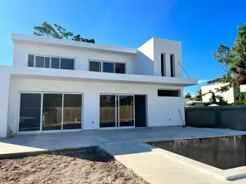Villa perla blanca moderna villa a 500 m de playa punta popy- las terr