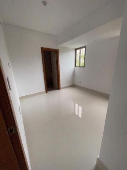 Alquilo apartamento con terraza en el millón