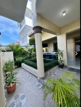 Se vende amplia casa en santo domingo este autopista de san isidro 