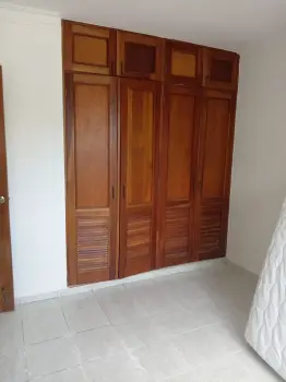 Alquilo apto en ens. quisqueya