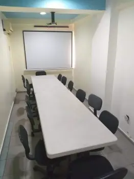 Salones multiusos disponibles para reuniones conferencias y trabajo co