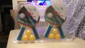 2 paletas de tenis de mesa y 3 pelotas