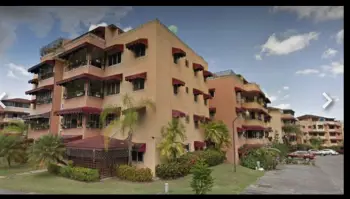 Se vende apartamento 1er nivel  con 2 parqueos en arroyo hondo ciudad