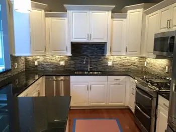 Cocina en madera color blanco