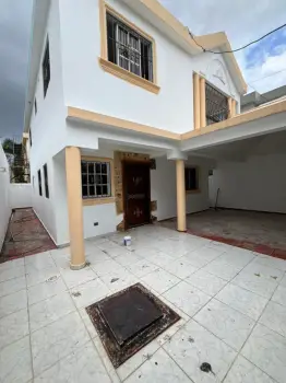 Casa en venta remodelada en alma rosa ii