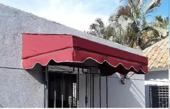 Realizamos toldos de tela aluminio y puertas enrollables.