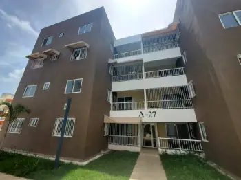 Apartamento primer piso listo para entrega con hierro y toldo 86 mts2