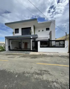 Casa con piscina en venta en residencial paseo del jardín oriental av.