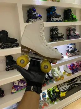 Patines artistico profecional con base en metal y ruedas de silicon y