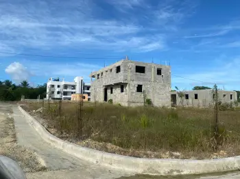 Terrenos con financiamiento y servicios permanentes